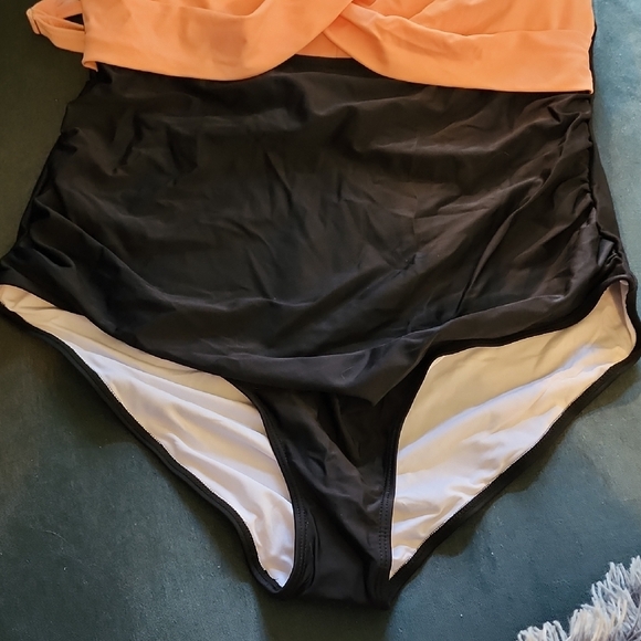 Peach And Black Swimsuit. Size 3x. New - Picture 3 of 4